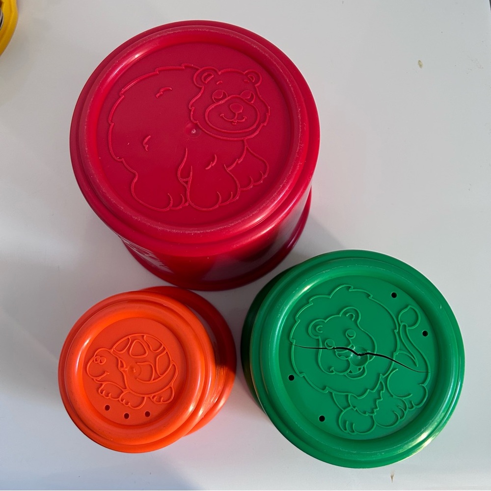3 pcs plastic nesting pots (red green orange)